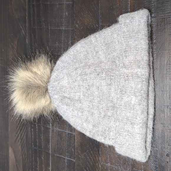 Auxiliary Alpaca Wool Toque Pom Pom Beanie Hat Grey Faux Fur Aritzia One Size - Picture 6 of 8